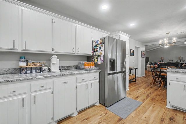 3817 SE Camelot Dr, Lawton, OK 73501