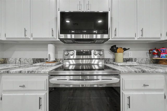 3817 SE Camelot Dr, Lawton, OK 73501