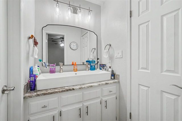 3817 SE Camelot Dr, Lawton, OK 73501