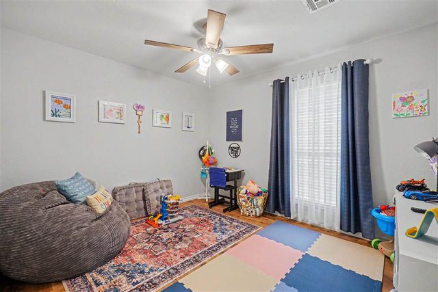 3817 SE Camelot Dr, Lawton, OK 73501