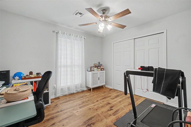 3817 SE Camelot Dr, Lawton, OK 73501