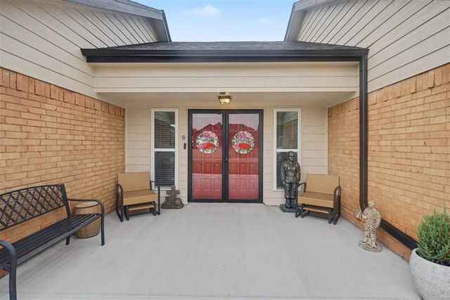 3817 SE Camelot Dr, Lawton, OK 73501