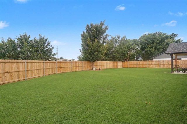 3817 SE Camelot Dr, Lawton, OK 73501