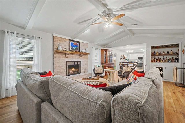 3817 SE Camelot Dr, Lawton, OK 73501