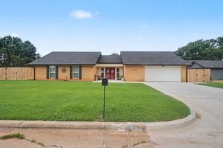 3817 SE Camelot Dr, Lawton, OK 73501