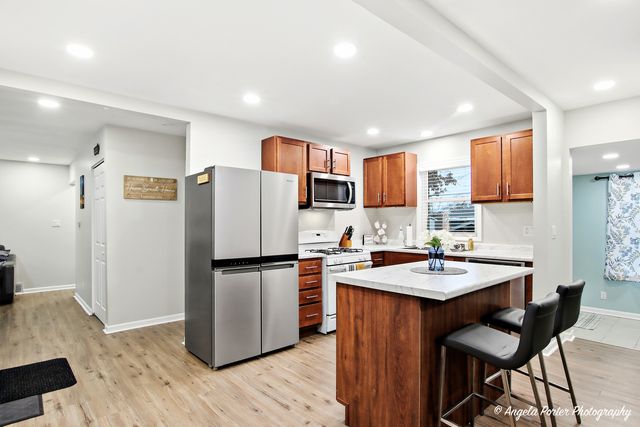 8915 Pine Avenue, Wonder Lake, IL 60097