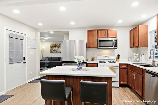 8915 Pine Avenue, Wonder Lake, IL 60097