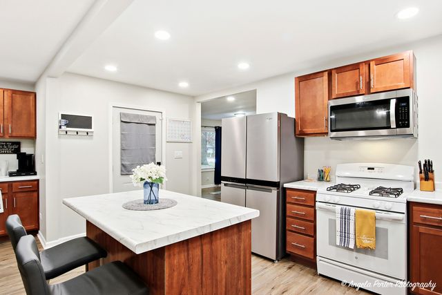 8915 Pine Avenue, Wonder Lake, IL 60097