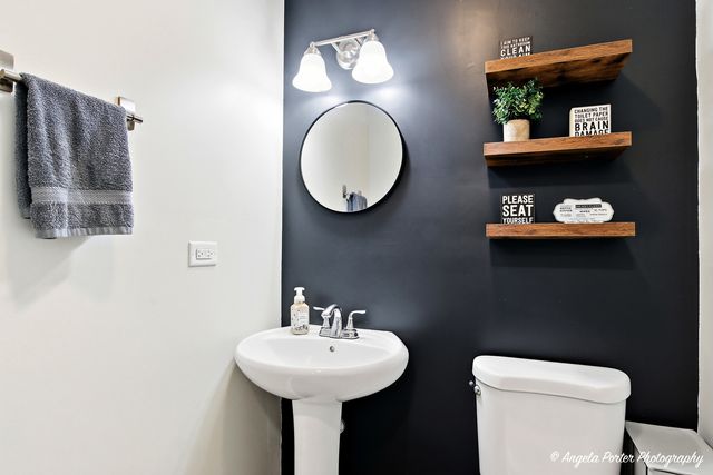 8915 Pine Avenue, Wonder Lake, IL 60097