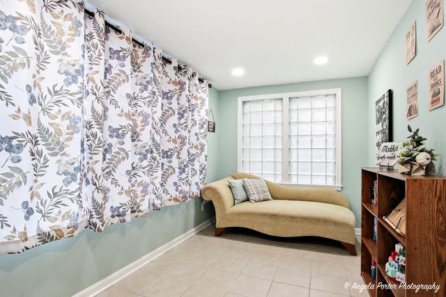 8915 Pine Avenue, Wonder Lake, IL 60097