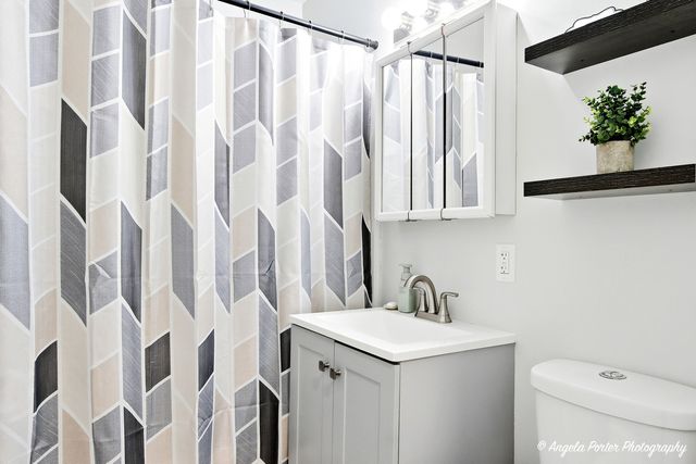 8915 Pine Avenue, Wonder Lake, IL 60097