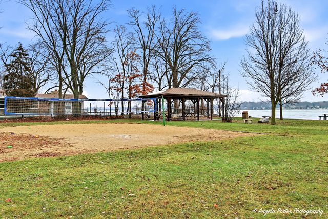 8915 Pine Avenue, Wonder Lake, IL 60097