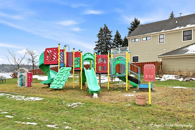 8915 Pine Avenue, Wonder Lake, IL 60097