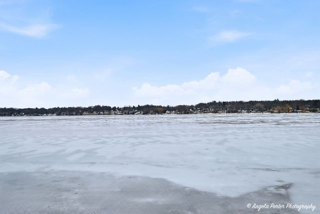 8915 Pine Avenue, Wonder Lake, IL 60097