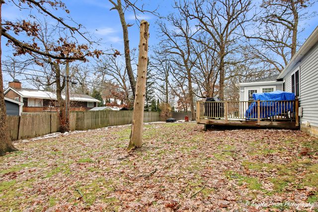 8915 Pine Avenue, Wonder Lake, IL 60097