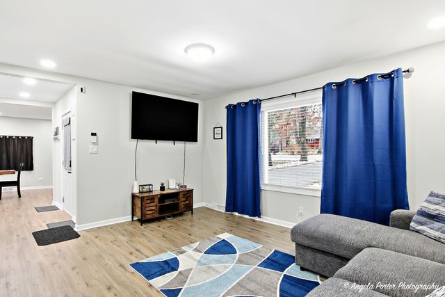 8915 Pine Avenue, Wonder Lake, IL 60097