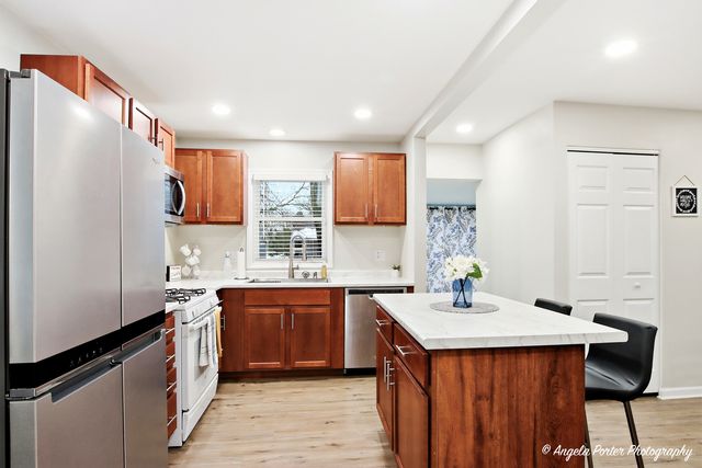 8915 Pine Avenue, Wonder Lake, IL 60097