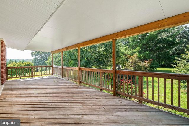 18002 ROSIERS CREEK LN, King George, VA 22485