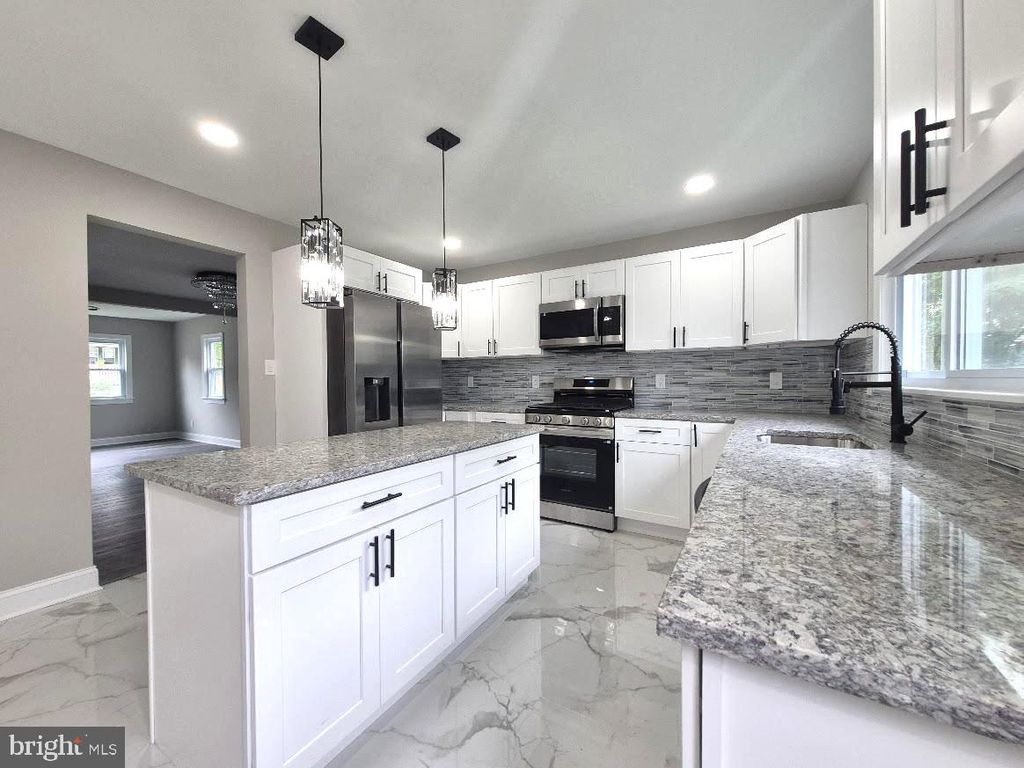 116 W PARK AVE, LINDENWOLD, NJ 08021 — photo 2