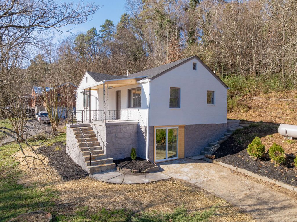 109 Hogan Road, Rossville, GA 30741