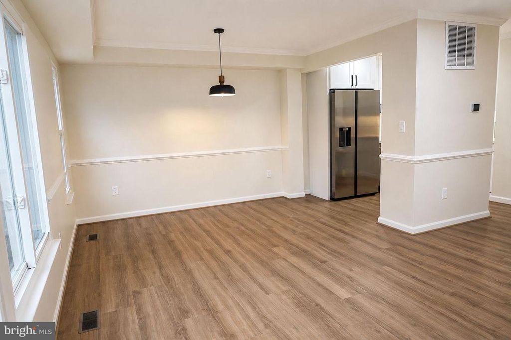 Image 8 of property listing at 15734 MILLBROOK LN #80, Laurel, MD 20707