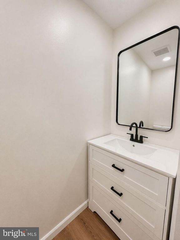 Image 9 of property listing at 15734 MILLBROOK LN #80, Laurel, MD 20707