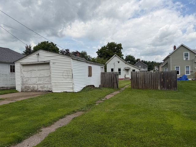1823 W 6th Street, Davenport, IA 52802