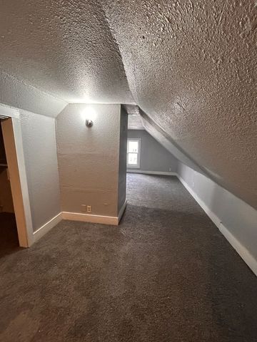 1823 W 6th Street, Davenport, IA 52802