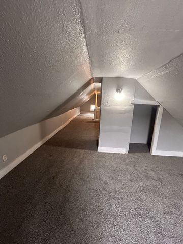 1823 W 6th Street, Davenport, IA 52802
