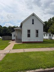 1823 W 6th Street, Davenport, IA 52802