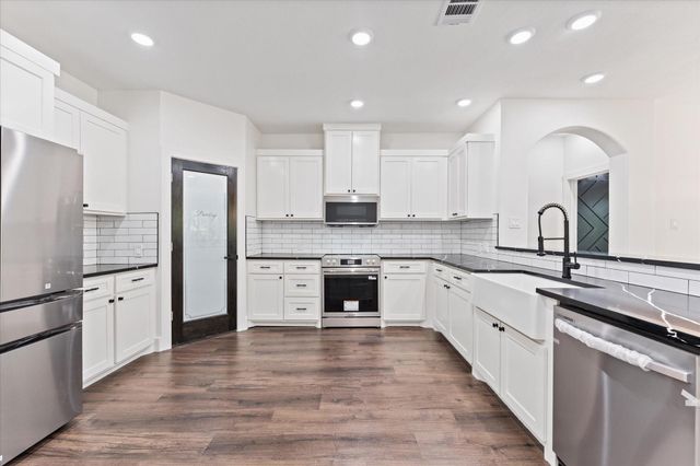 25301 Killarney Street, Hempstead, TX 77445