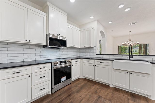 25301 Killarney Street, Hempstead, TX 77445