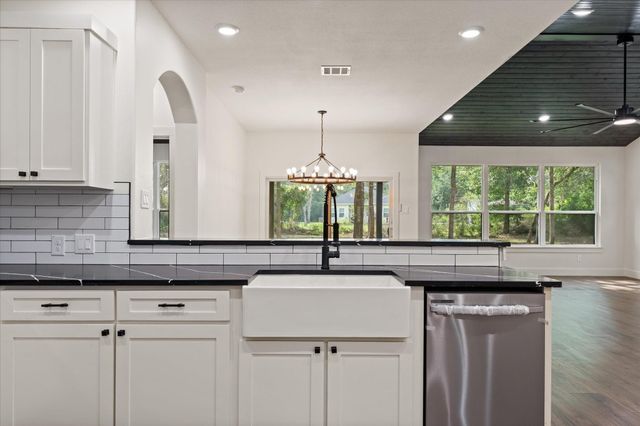 25301 Killarney Street, Hempstead, TX 77445