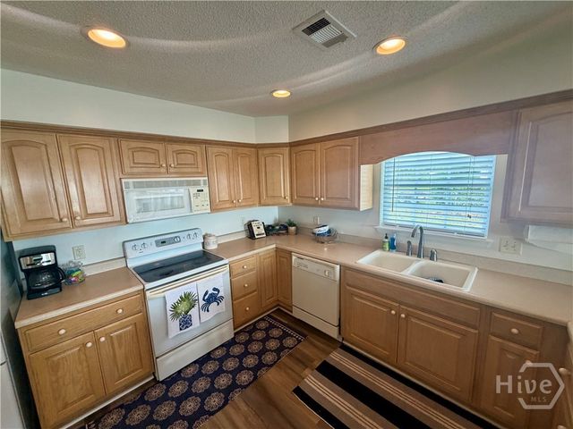 246 Old Mill Road E, Richmond Hill, GA 31324