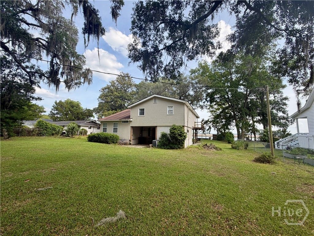 Image 3 of property listing at 246 Old Mill Road E, Richmond Hill, GA 31324