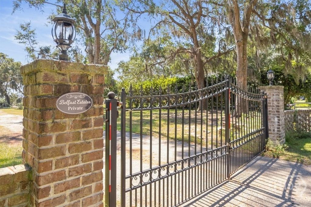 Image 32 of property listing at 246 Old Mill Road E, Richmond Hill, GA 31324