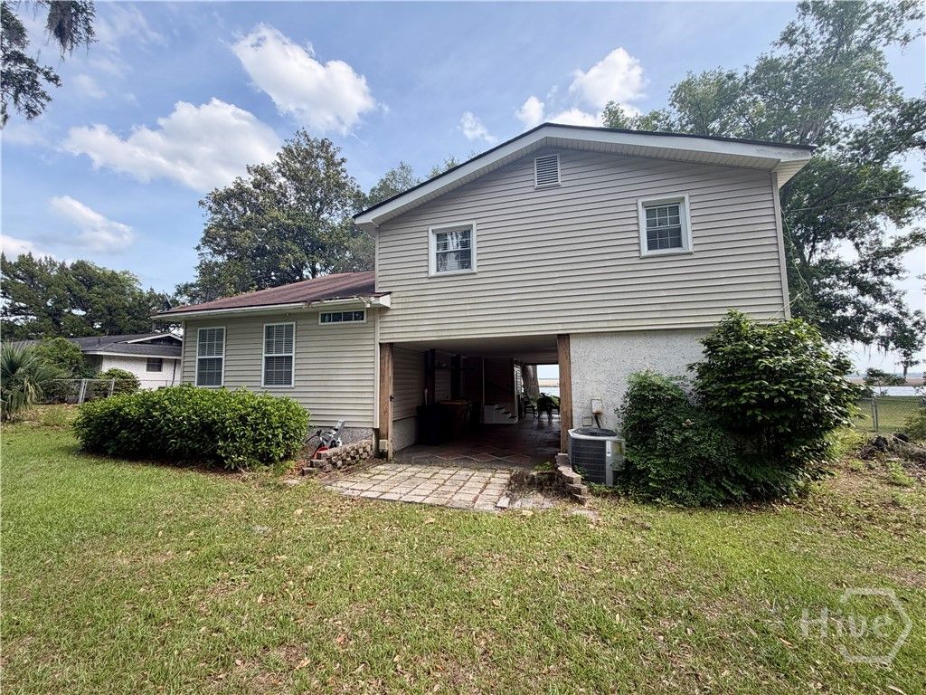 Image 4 of property listing at 246 Old Mill Road E, Richmond Hill, GA 31324