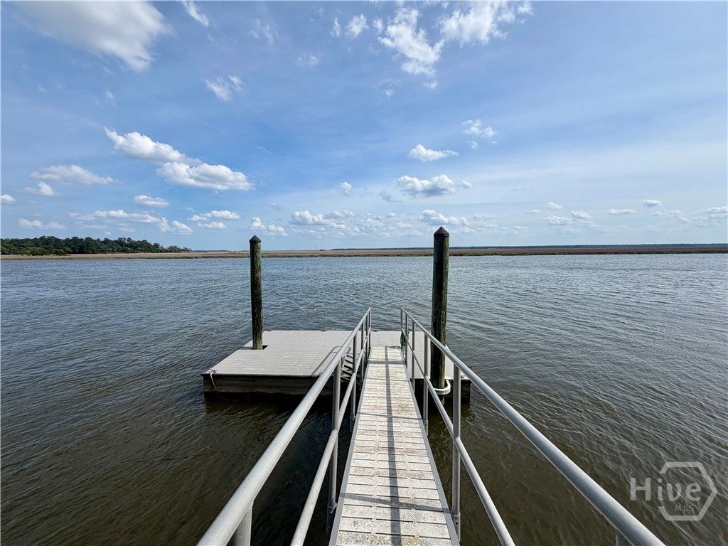 Image 6 of property listing at 246 Old Mill Road E, Richmond Hill, GA 31324