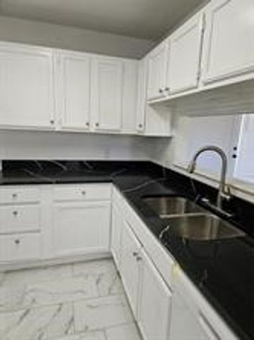 807 Wind Brooke Drive, Arlington, TX 76001