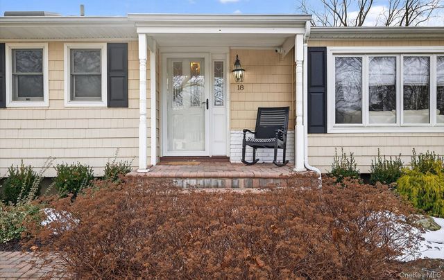 18 Canterbury Lane, Nesconset, NY 11767