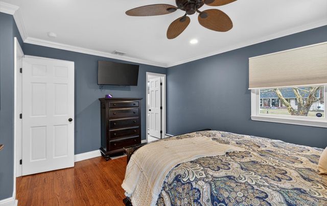 18 Canterbury Lane, Nesconset, NY 11767