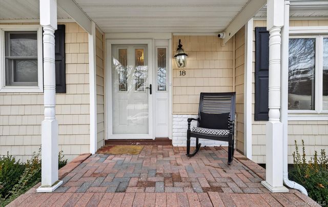 18 Canterbury Lane, Nesconset, NY 11767