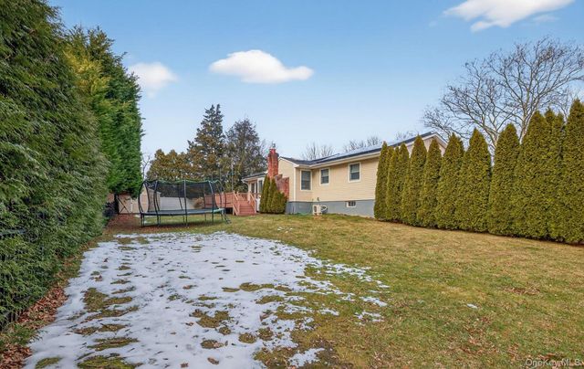 18 Canterbury Lane, Nesconset, NY 11767