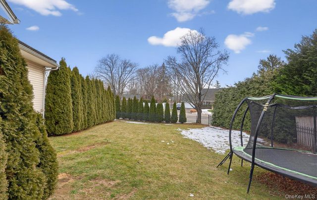 18 Canterbury Lane, Nesconset, NY 11767