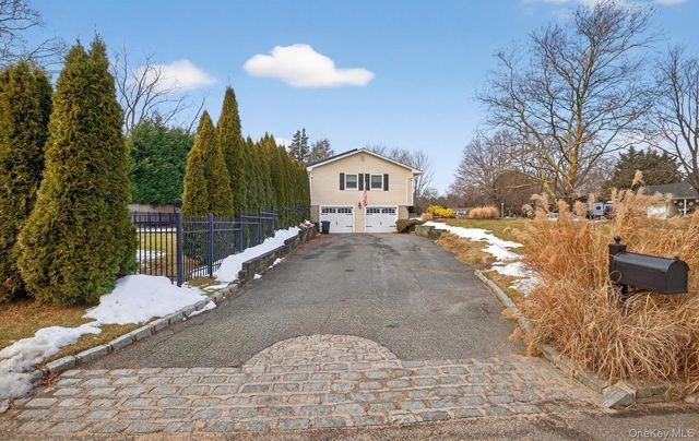 18 Canterbury Lane, Nesconset, NY 11767