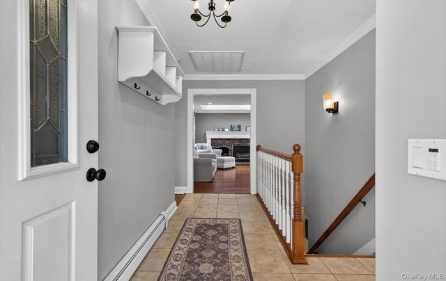 18 Canterbury Lane, Nesconset, NY 11767