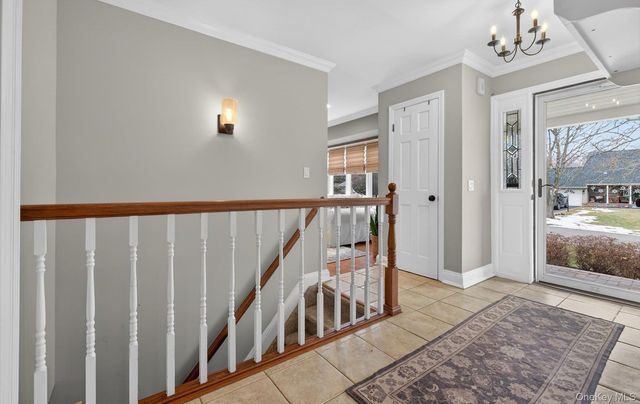 18 Canterbury Lane, Nesconset, NY 11767