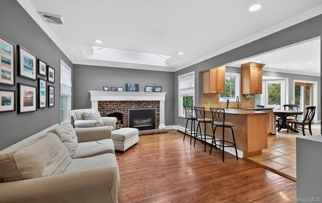 18 Canterbury Lane, Nesconset, NY 11767