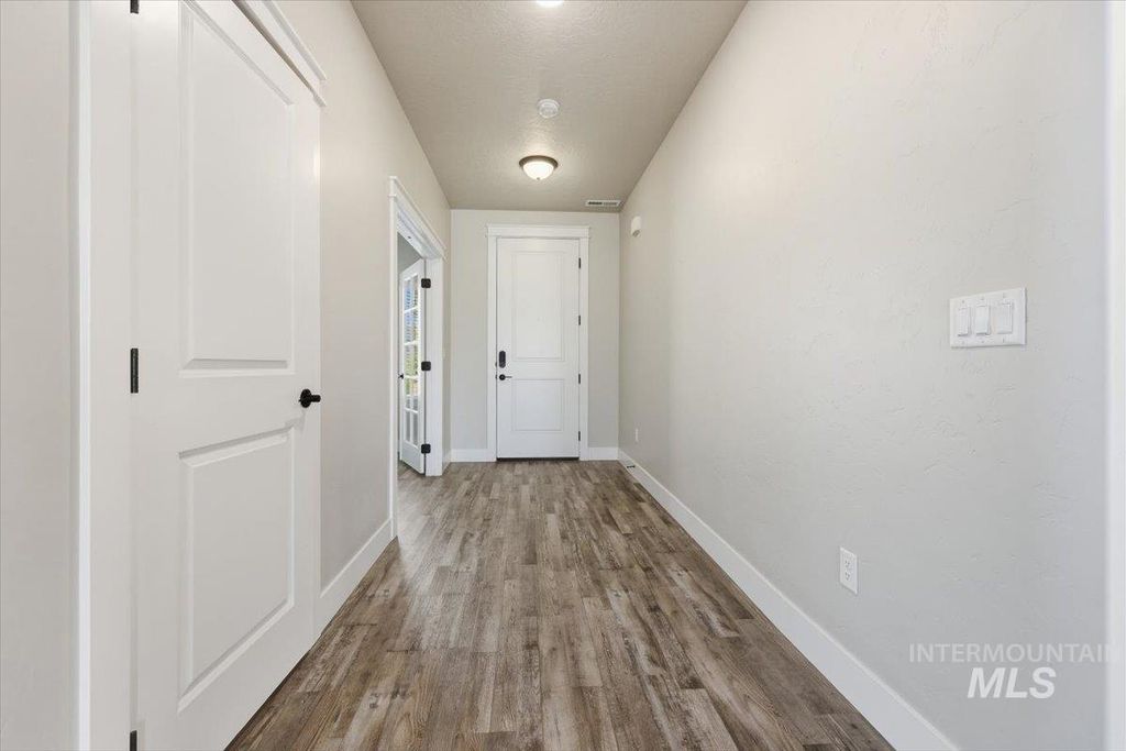 7645 E Iroquois Street, Nampa, ID 83687 photo 3