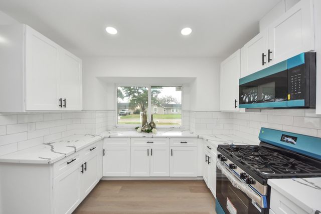 101 Talisman Street, Lake Jackson, TX 77566